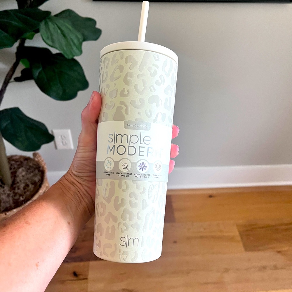 Simple Modern 24 oz Tumbler stainless steel inside cream leopard